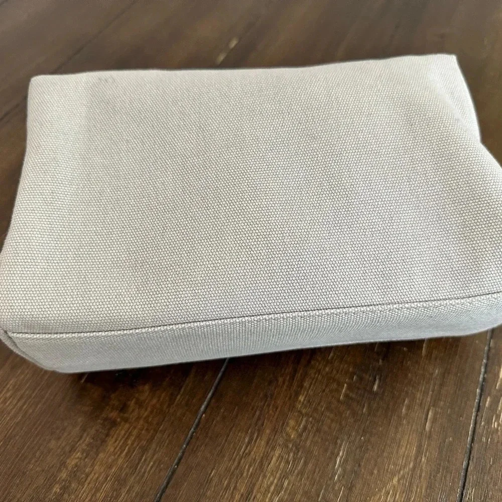 Harklinikken cosmetics bag